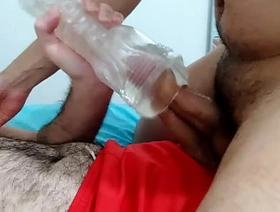 Compartilhando o Cuzinho de Brinquedo e Gozando Dentro Juntos korean twink elated porn