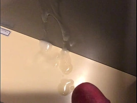 公衆トイレで射精 vietnam gay porn notability