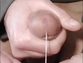 je branle ma grosse queue en secouant mes couilles. korean unconcerned creampie porn