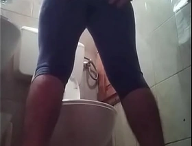 Sporty guy peeing after training! hot dad gay porn video