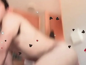 Me masturbo con mi gran pene handsome gay porn hot