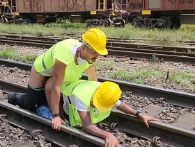 OPERÁRIOS FODERAM GOSTOSO COM O CHEFE DURANTE A PAUSA ALMOÇO korean joyful boys porn