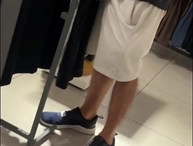 DANDO PRA UM BOY PUTO NO PROVADOR DA LOJA NO SHOPPING. QUASE NOS PEGARAM. - FREE chinese actor gay porn