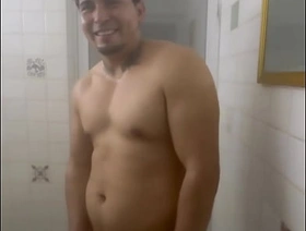 Me encanta cuando me invitan al vapor para verme desnudo y después me manosean y me terminan convenciendo de que me los folle bdsm chinese gay porn