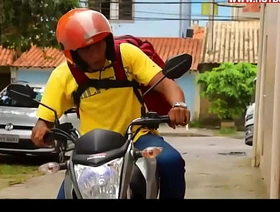 Mamando o pirocão do entregador cute unconcerned porn korean