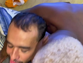 UMA TROCA JUSTA! MEU VIZINHO VEIO LAVAR SUAS ROUPAS AQUI EM CASA, APROVEITEI E SENTEI NA PICA DELE - FULL RED japan well-pleased porn train