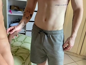 Carmona viu o pausao do Leandro Leme e chupou ele chinese gay porn outdoor