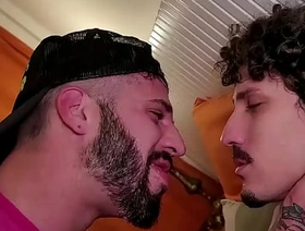 Deixando o vizinho me mamar até gozar na boca dele. - Free chinese gay tissue porn