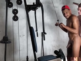 Meu parceiro Hétero me ajudou a treinar ! Eu Só não contava que ele curtia uma brotheragem korean bdsm gay porn