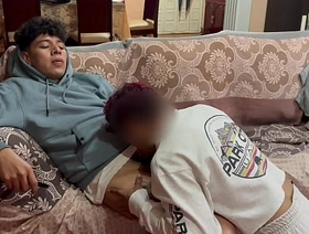 Fui a la casa de mi primastro para que me ayudara a revisar mi culo. Le pedí que me checara el ano pero termino follandome y echándome su semen adentro thailand model gay porn