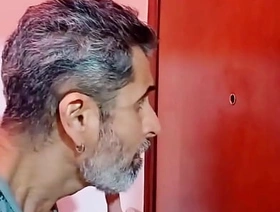 Tarado Espia Rola Pela Porta e Eu Dou o Que Ele Merece e Gozo No Cu Dele - Parte 1 (COMPLETO NO XV RED E SHEER) korean gay solo porn