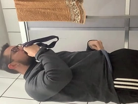 Gozando ao cheirar a calcinha da vizinha   punheta fumando e piscando o cuzão chinese gay ktv porn