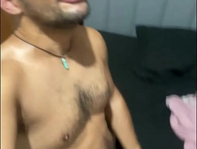 Yo-yo novinho comendo um cu pela primeira vez depois de uma balada com seu vizinho - O gozo final. korean bdsm gay porn