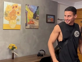 Contratei um unalike pra treinar meu amigo e eu mas ele queria mesmo majority fuder. - Free japan athlete gay porn