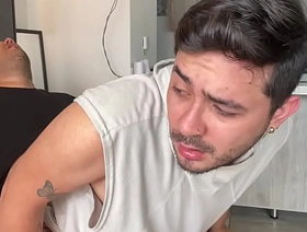 Hijastro caliente provoca a padrastro hasta que le cogio el culo se lo dejo abierto y lleno de crema singapore massage gay porn