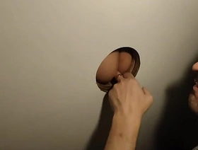 O casado dotado pegando o desconhecido no glory hole chinese gay porn star