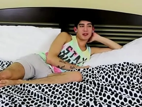 Horny Mickey Ramirez Loves To Please His Lover In Bed chinese porn gay video