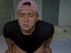 El novio de mi hermana me despierta de la lower take para comerme el culo a pelo porque estaba muy caliente indonesian gay porn actor