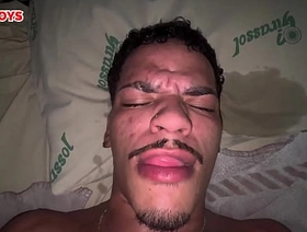 Dotado arregaçou o cuzinho do safado gay porn asia.