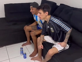 Não resisti as provocações do meu Amigo Viadinho e meti rola no cu dele !!! gay porn japan time stop