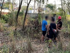 SEGURANÇA PARTICIPOU DA FUDEÇÃO NO MATO . METEU NO PÊLO E FUDEU GOSTOSO NESSA SURUBA chinese gym uncaring porn