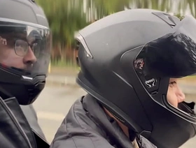 Desconocido me lleva a casa en su moto y se cobra el viaje con mi gran culo chinese gay porn movies