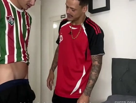 SEXO COM O MACHO DEPOIS DO FUTEBOL korean handjob gay porn