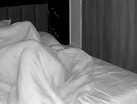 Missionário en por cavalo fode seu colega de quarto sem sela na câmera gozo bunda. chinese hoover domicile gay porn