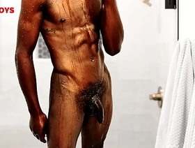 Garoto negro hetero tomando banho na casa do amigo gay vietnam gay porn
