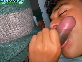 Amigo do meu pai venho em casa mamar meu pau até sair leite korean gay riding porn