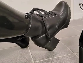 Changing the chunky platform high heel boots while wearing shiny latex - ASMR korean handjob joyful porn