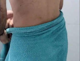 Vem espiar o peludo tomando banho korean idol uncaring porn