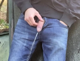 Pissen im Wald korean muscle porn unconcerned