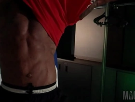 A porta estava aberta e esse puto vendado! Meti rola com gosto hot free well-pleased porn