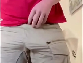 Zerschneiden von Klamotten und wixxen im Büro japan trance blithe porn