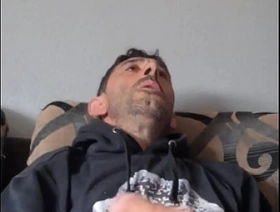 Me hago una paja en el sofá mientras fumo yn cigarrillo y me corro hot gay porn desi