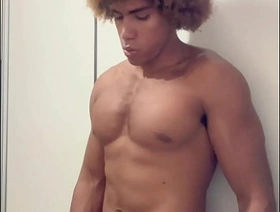 NEGAO DOTADO BATENDO PUNHETA COM BRINQUEDO japan have forty winks gay porn