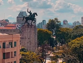 COLOCOU FILME PORNÔ E CHAMOU O VIZINHO PARA ARRUMAR A LÂMPADA. gay indonesia porn