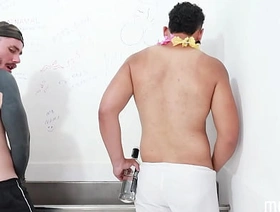 No banheirão!!! cute chinese boy gay porn