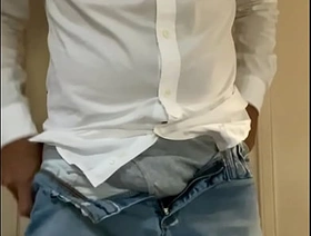 Fazendeiro na punheta enquanto os clientes esperam chinese gay porn star xiaoxu