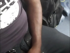 Batendo uma dentro do ônibus cheio de tesão chinese gay porn web