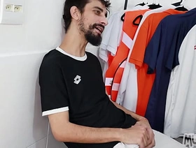 Comi meu parceiro do futebol no vestiario! chinese physicality solo gay porn