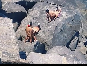 A PRAIA DE NUDISMO MAIS QUENTE DO RIO DE JANEIRO, NAS PEDRAS O SEXO ACONTECE COM MUITO TESÃO. chinese joyful porn clips