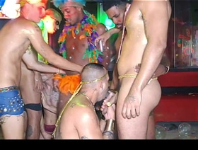 A maior putaria em plena festa, completo 1° parte ... hot gay blowjob porn