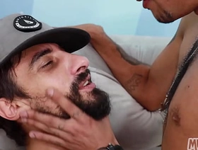 Sentando nos 23 centímetros de piroca do meu amigo! gay japan movie porn