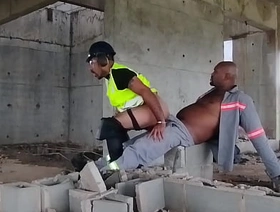 Pedreiro aproveita que não tem ninguém na obra pra fuder o encarregado hot mallu gay porn