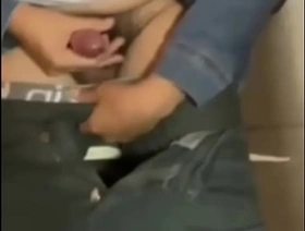 Cruising en los baños de un centro comercial porn taiwan gay