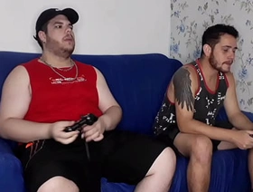 Apostando o Cu No Video Game e o Puto Saiu Daqui Vazando Leite - Parte 1 - Tava em casa cheio de tesão e meu amigo meu aqui jogar, mas meu pau não abaixava gay porn chinese blowjob