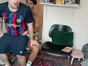 Veio pintar a minha casa e arrombou meu cuzinho na sala (COMPLETO NO RED) gay porn hot fuck