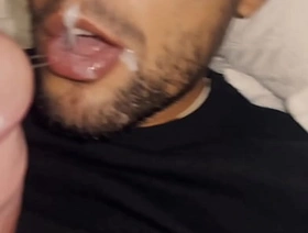 Era para assistir um filme na Netflix e acabou com carícias na rola, punhetando e rola na boca desses machos. Completos small-minded Sheer.com best gay hot porn